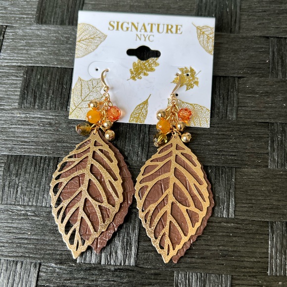 Signature NYC Earrings - Picture 4 of 4